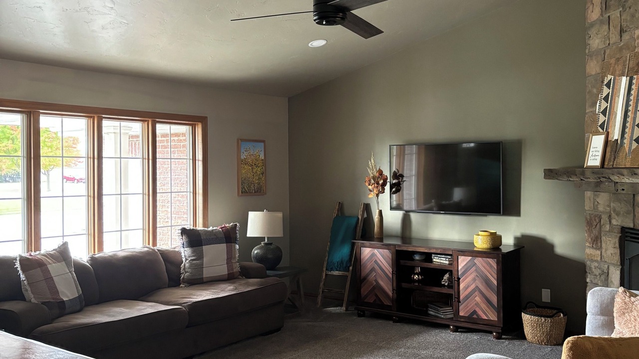 Photo of Livingroom in Ashwaubenon