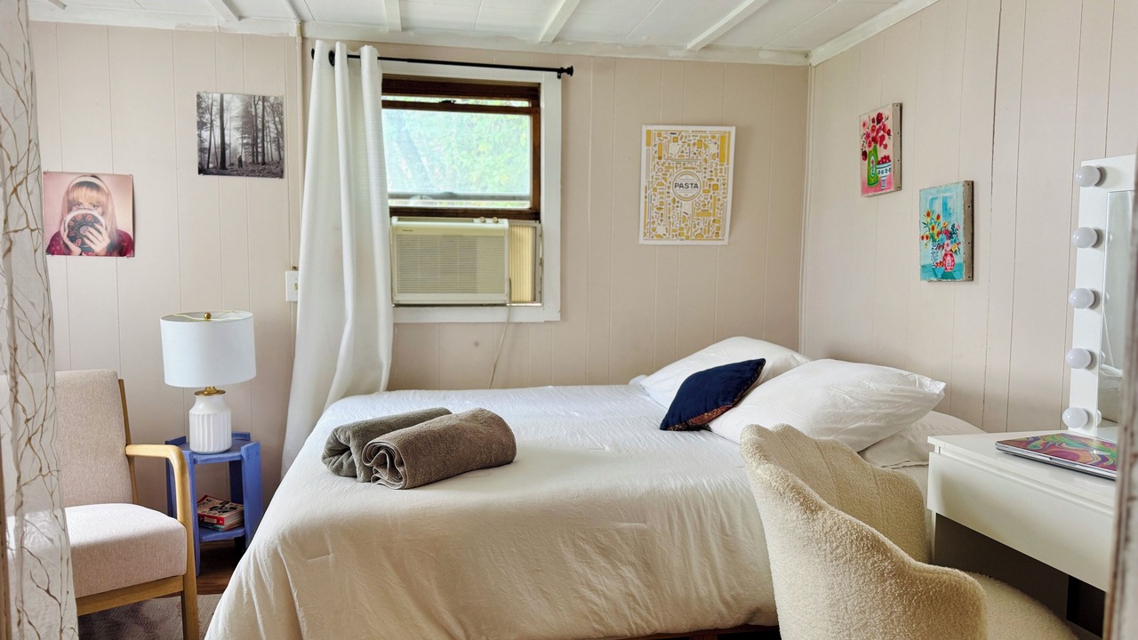 Photo of Bedroom in Old North End