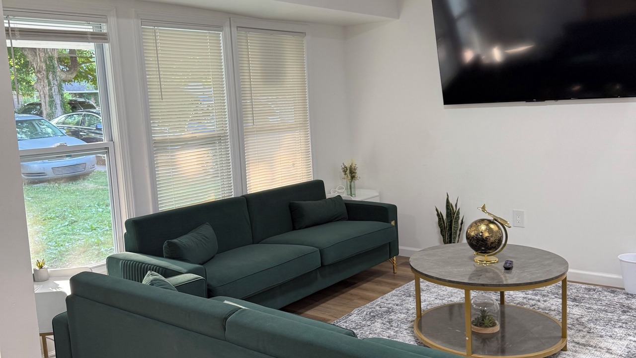 Photo of Livingroom in Lansing