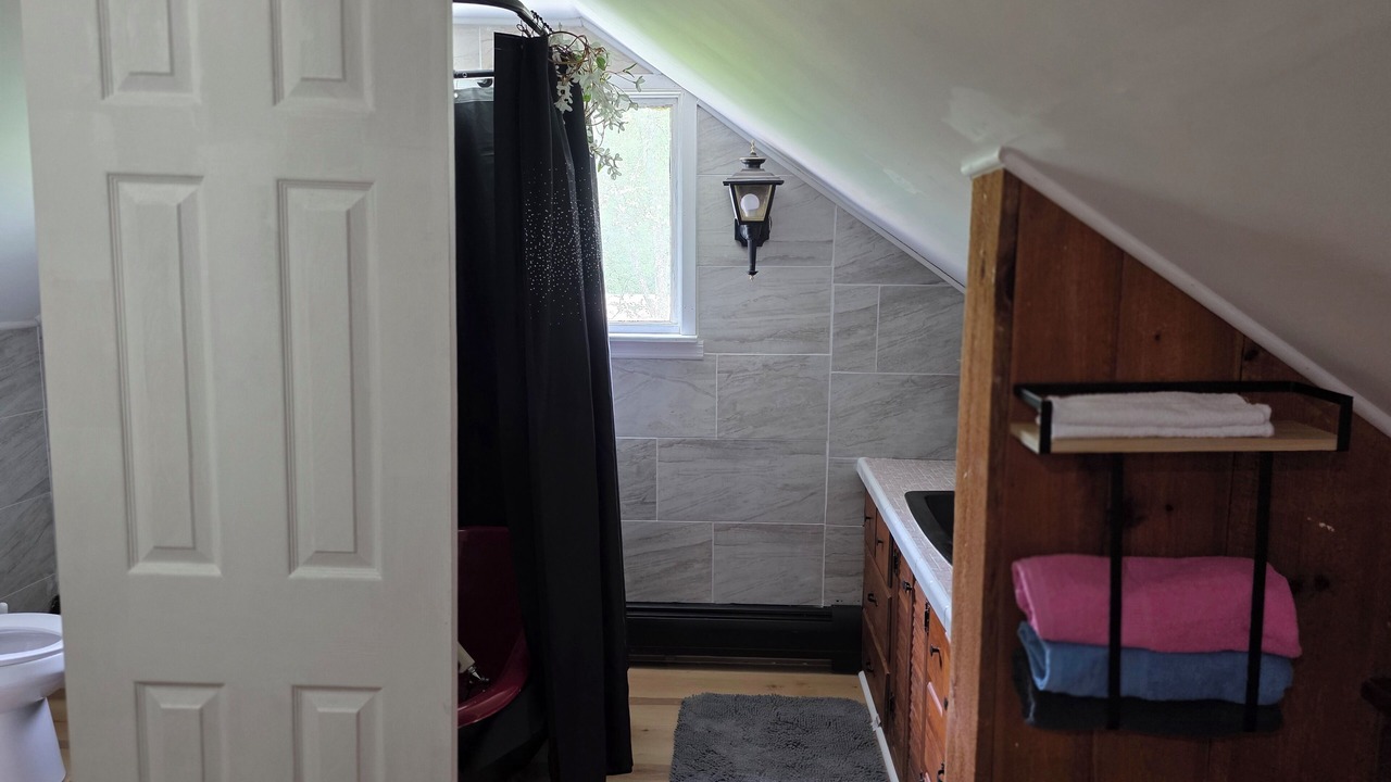 Photo of Bathroom in Maple Hill