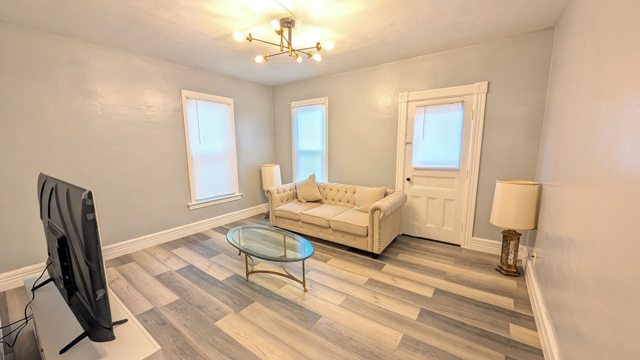 Photo of Livingroom in Utica