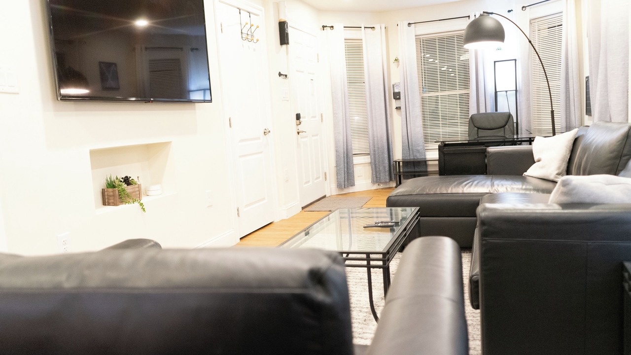 Photo of Livingroom in Dudley - Brunswick King