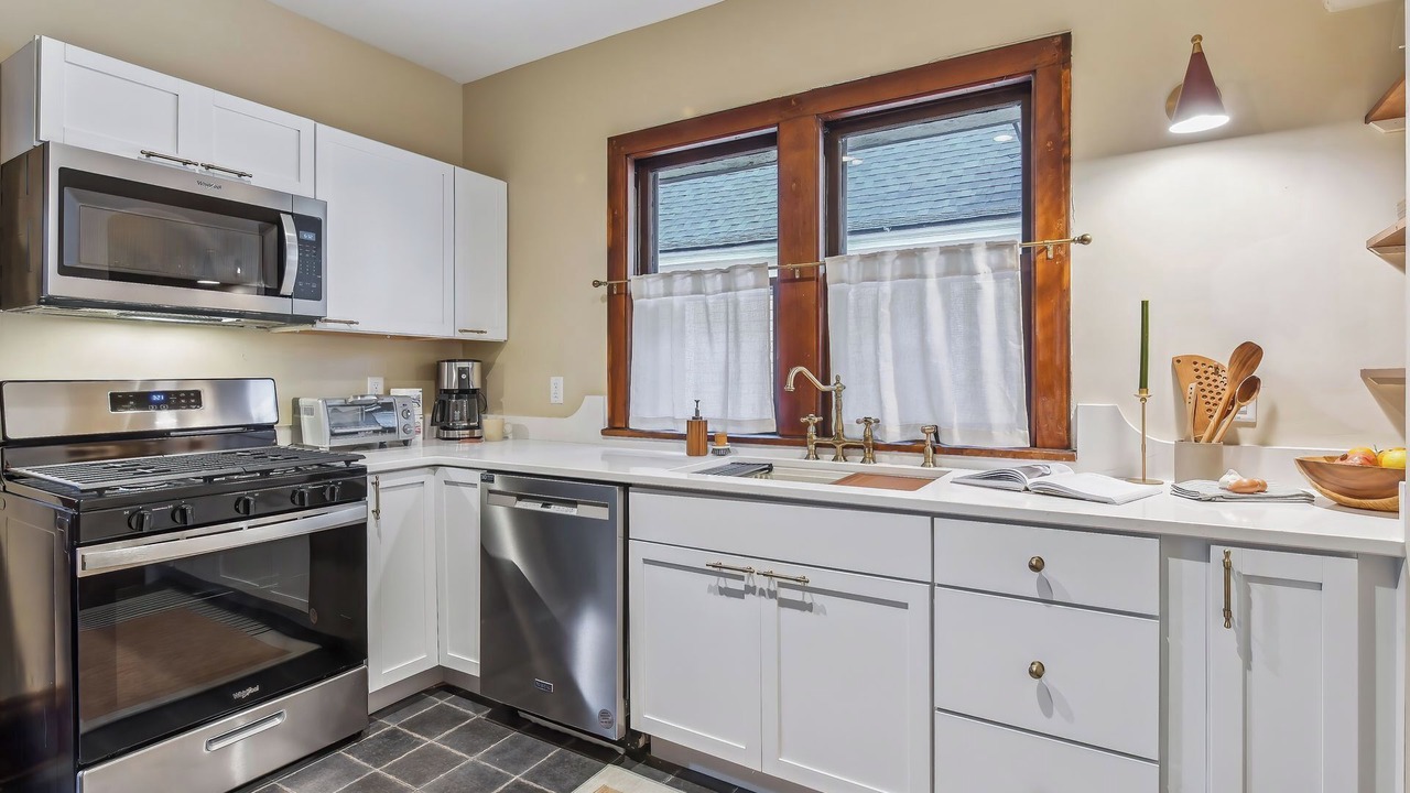 Photo of Kitchen in Summit - University