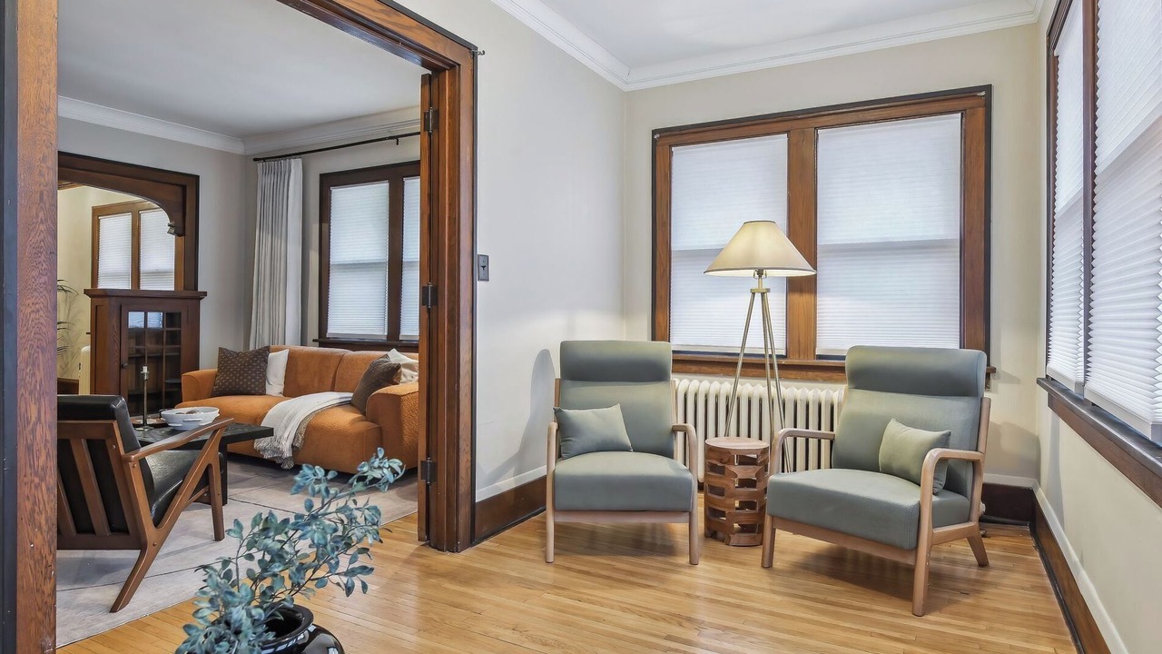 Photo of Livingroom in Summit - University