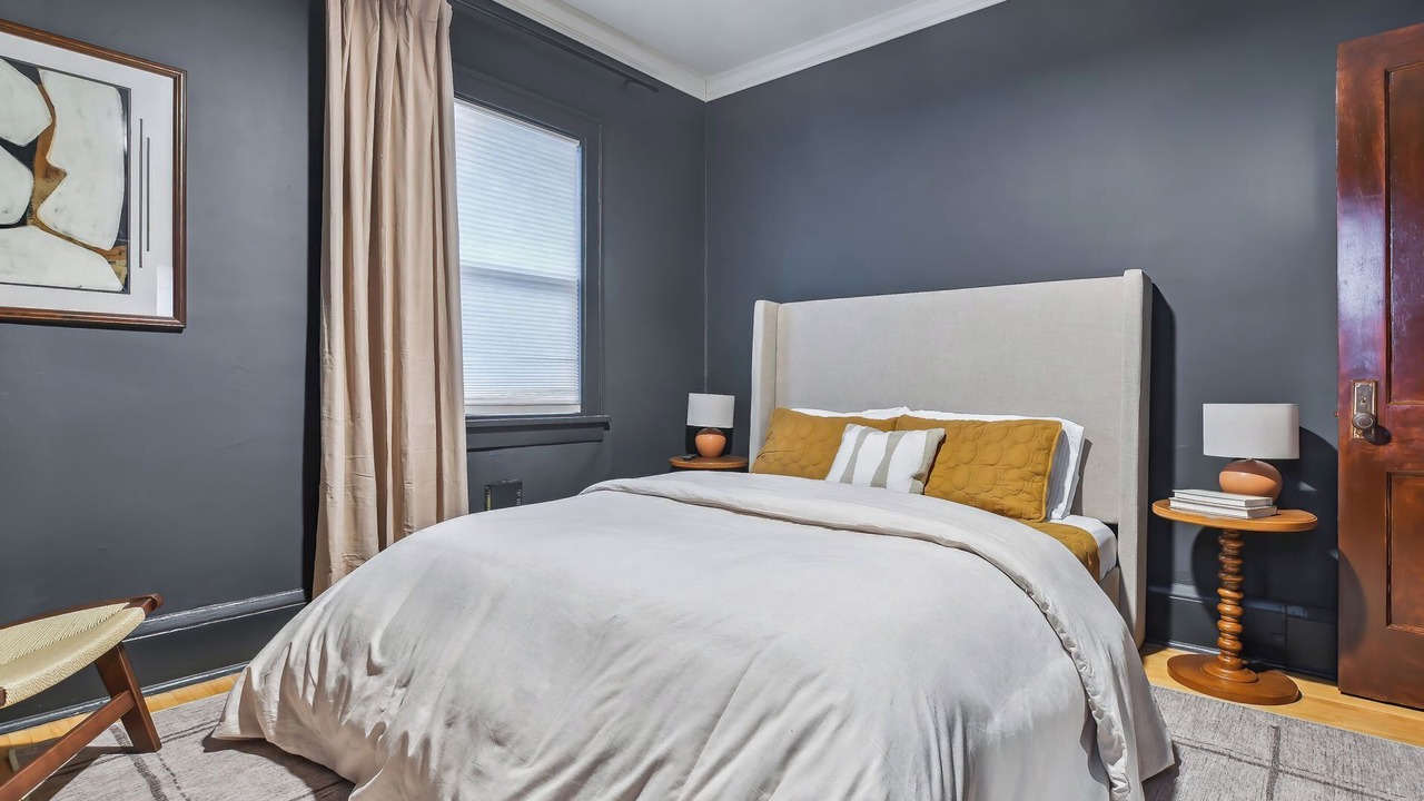 Photo of Bedroom in Summit - University