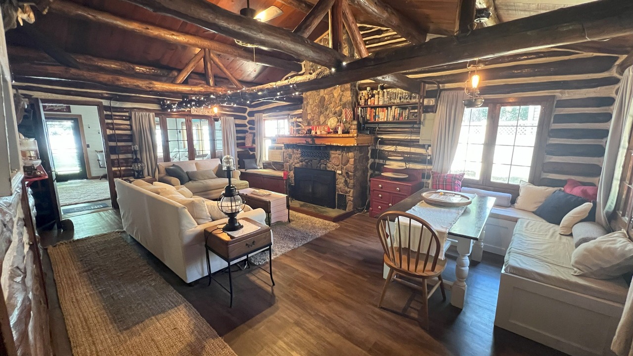 Photo of Livingroom in Chippewa Falls