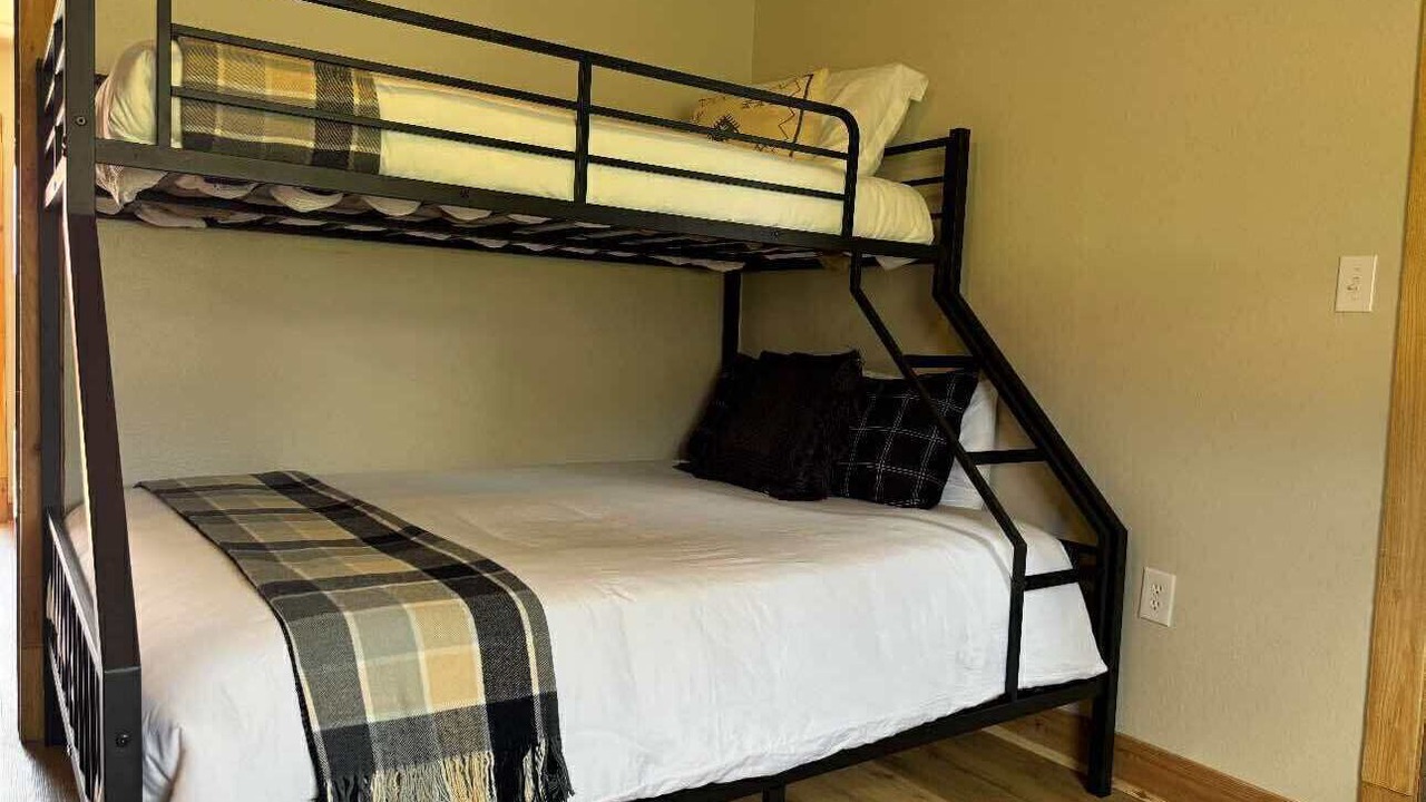 Photo of Bedroom in Eagle Nest