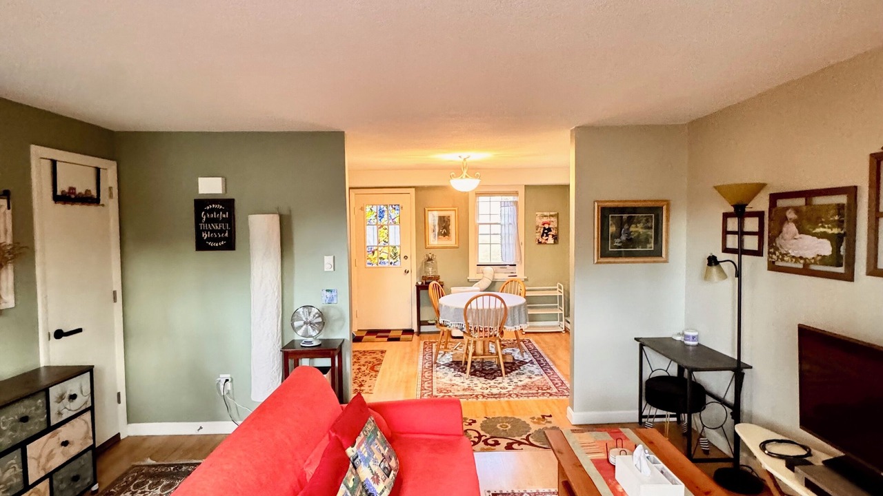 Photo of Livingroom in South Amherst