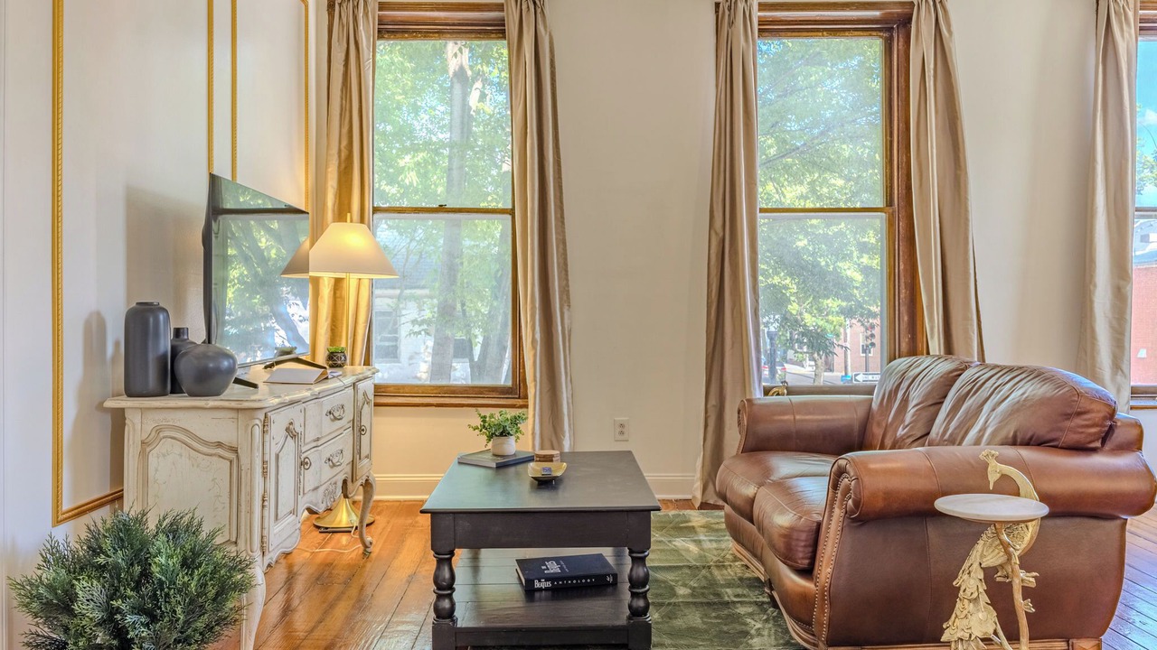 Photo of Livingroom in Downtown