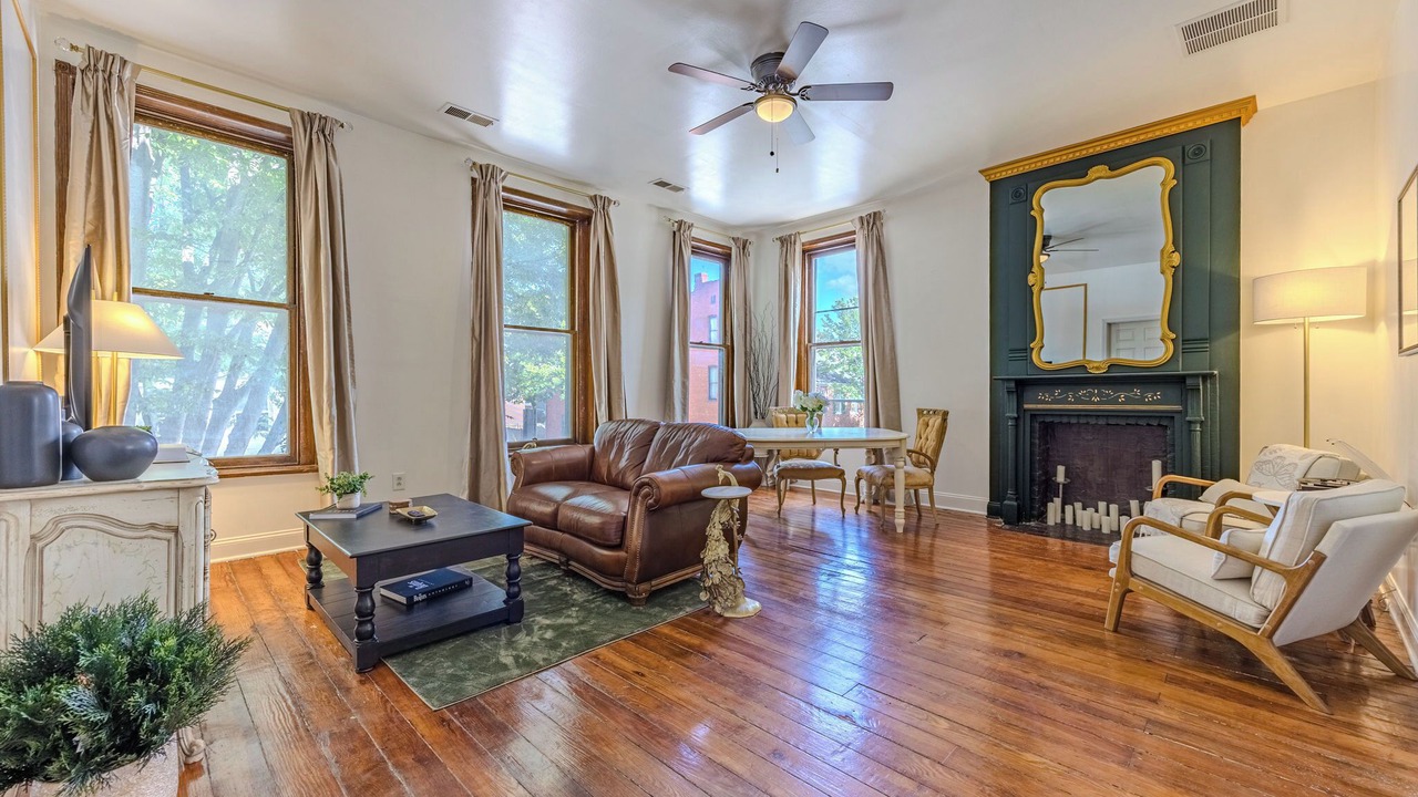 Photo of Livingroom in Downtown