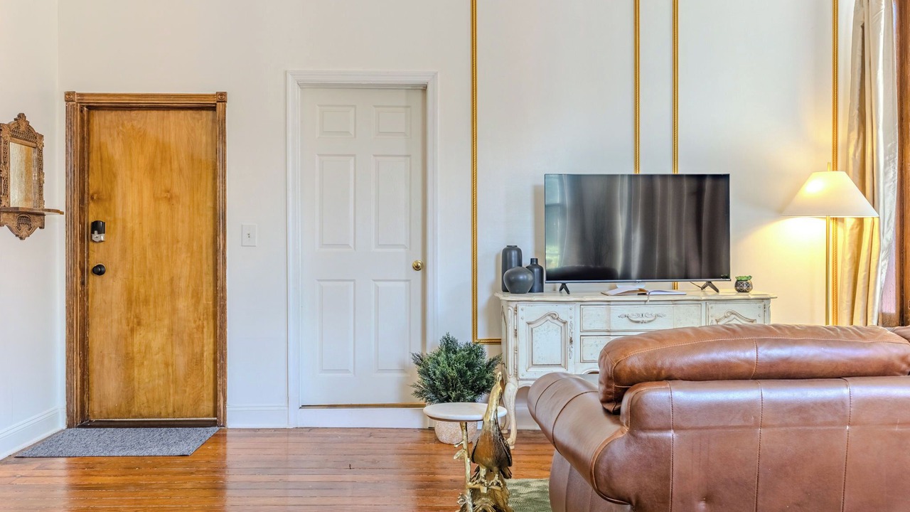 Photo of Livingroom in Downtown