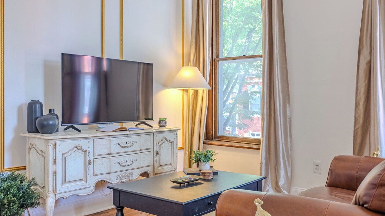 Photo of Livingroom in Downtown
