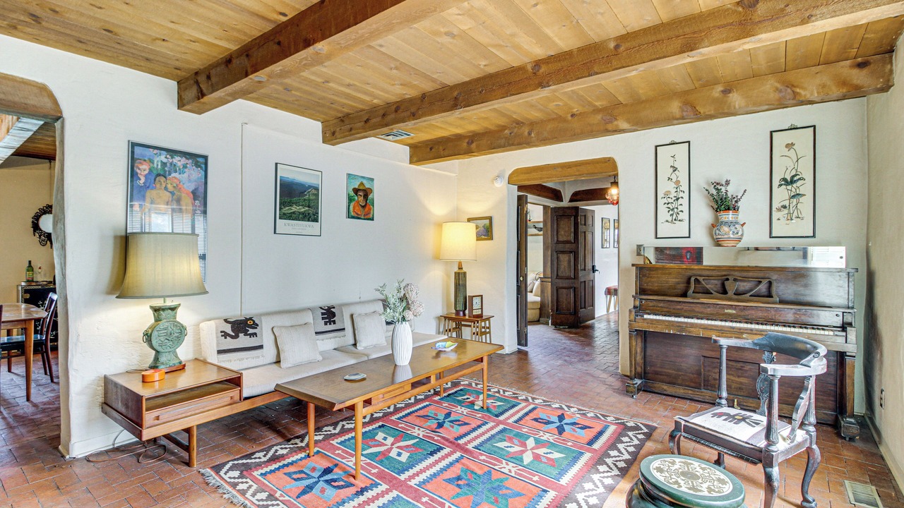 Photo of Livingroom in Northeast Heights