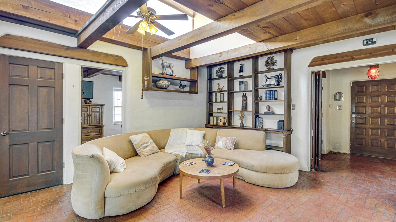 Photo of Livingroom in Northeast Heights