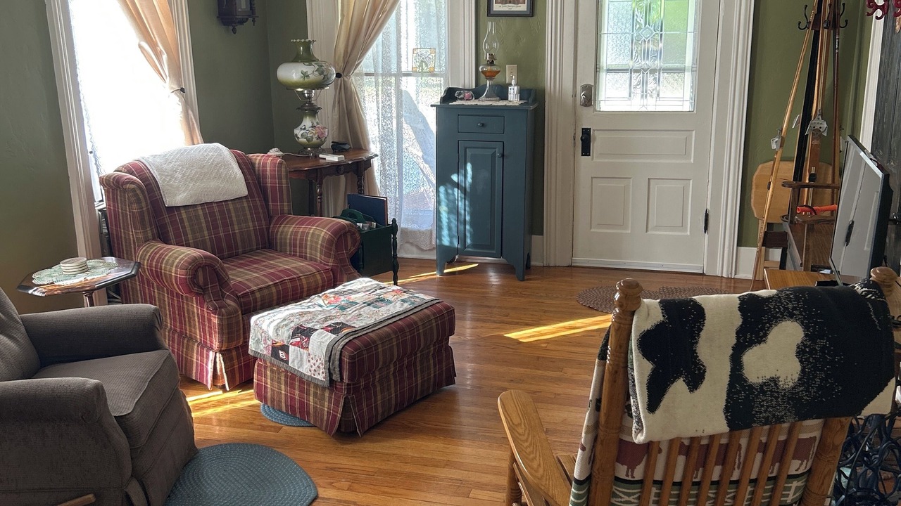 Photo of Livingroom in Allegan