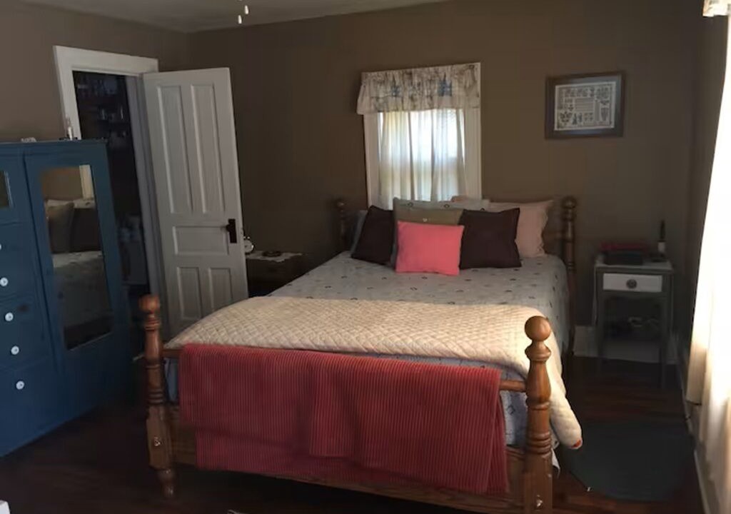 Photo of Bedroom in Allegan