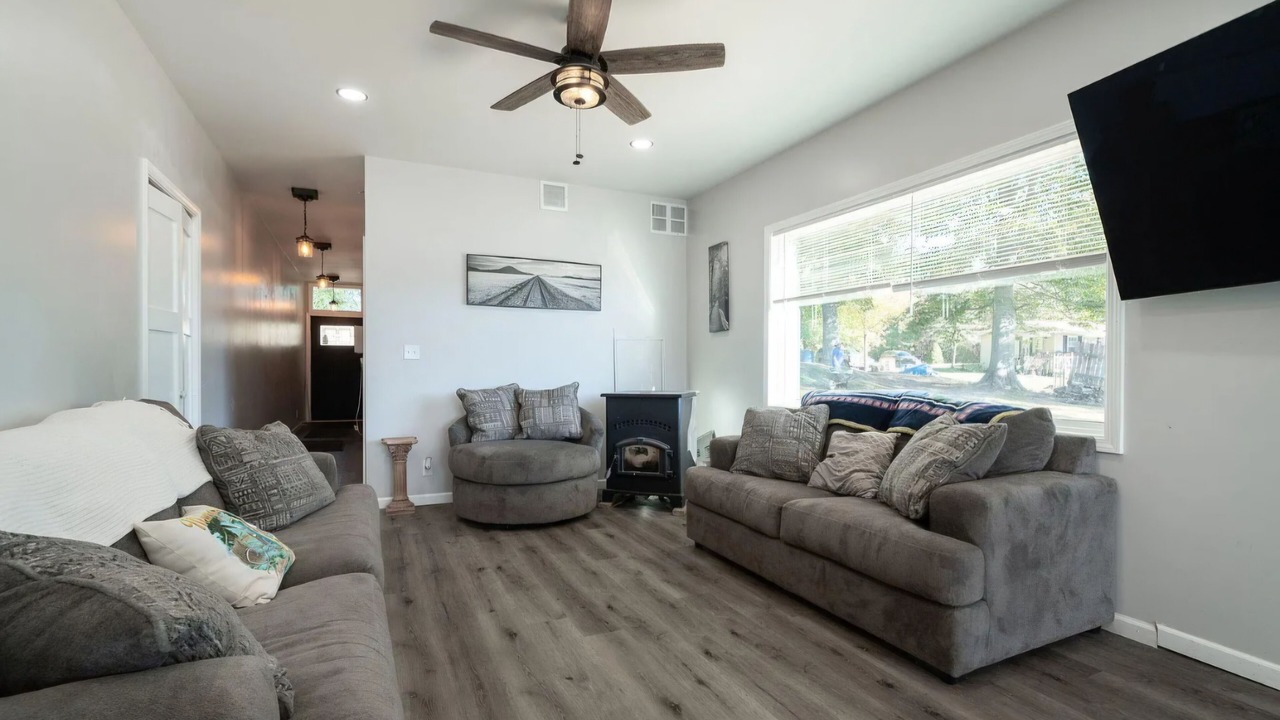 Photo of Livingroom in Delton