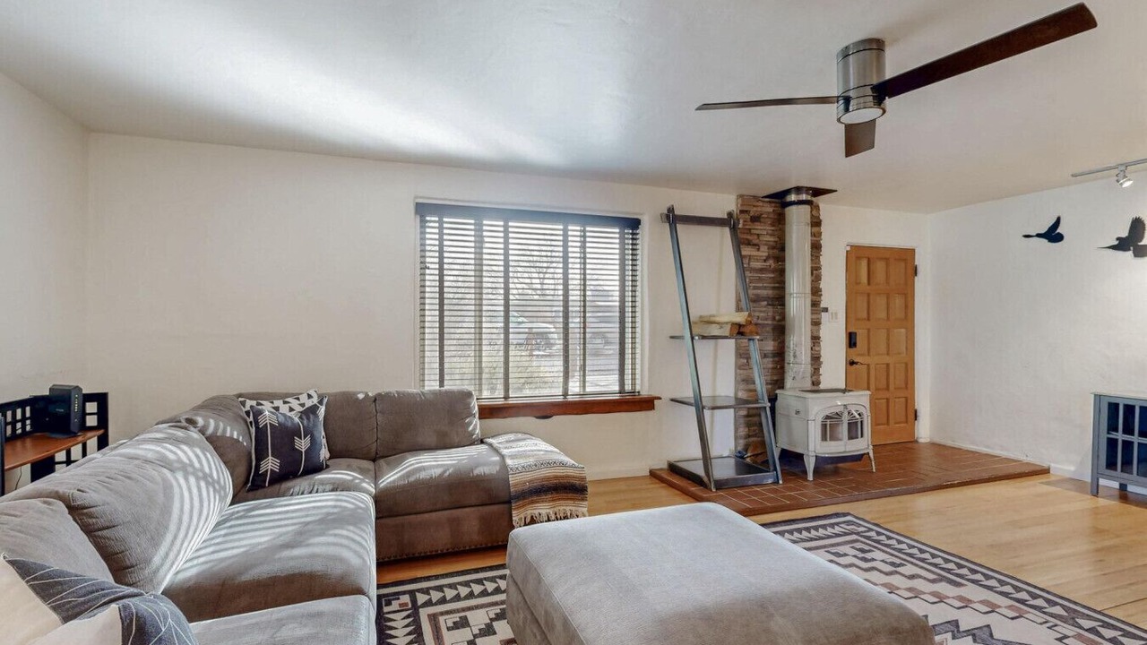 Photo of Livingroom in Alamedan Valley