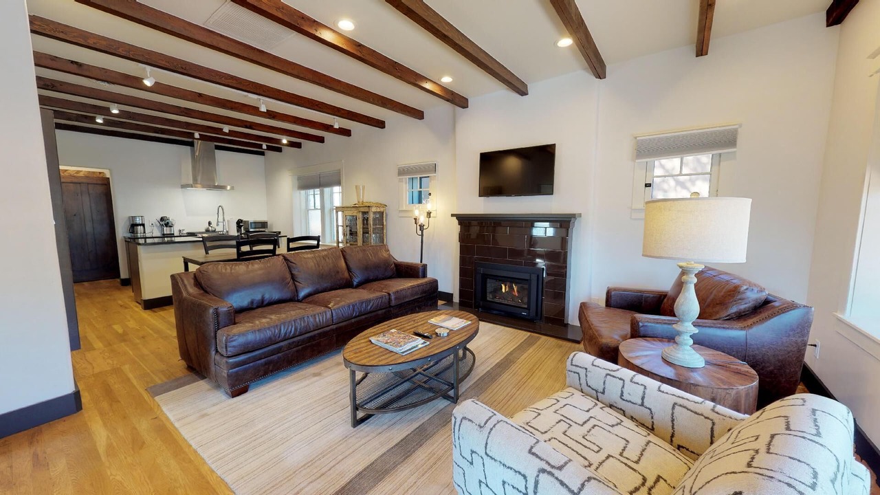Photo of Livingroom in Historic Eastside