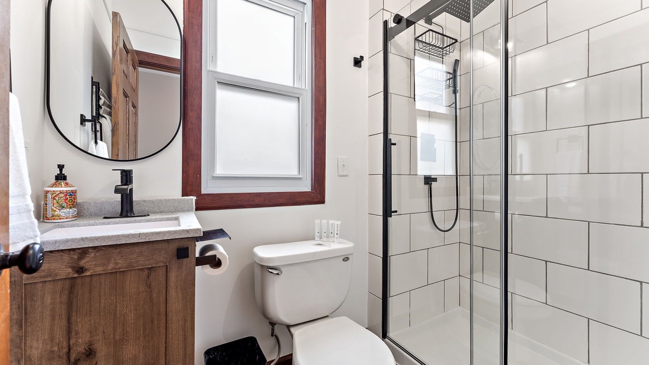 Photo of Bathroom in Lyn-Lake