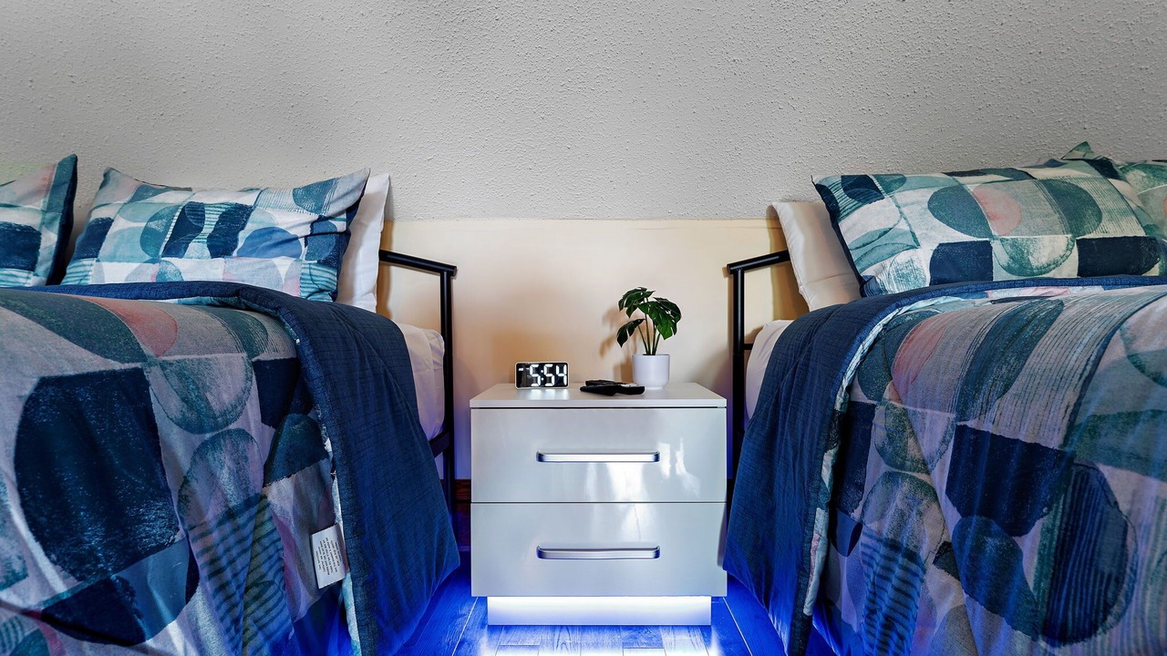 Photo of Bedroom in Lyn-Lake