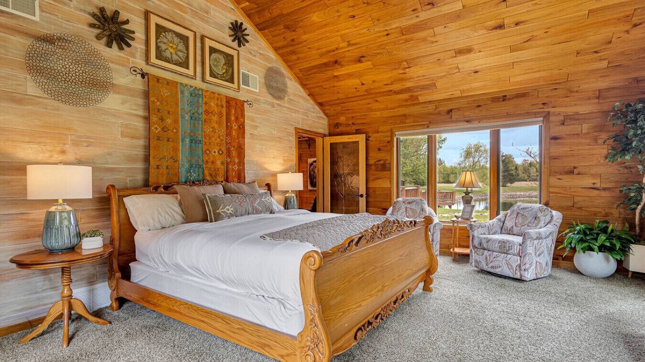 Photo of Bedroom in Lincoln County
