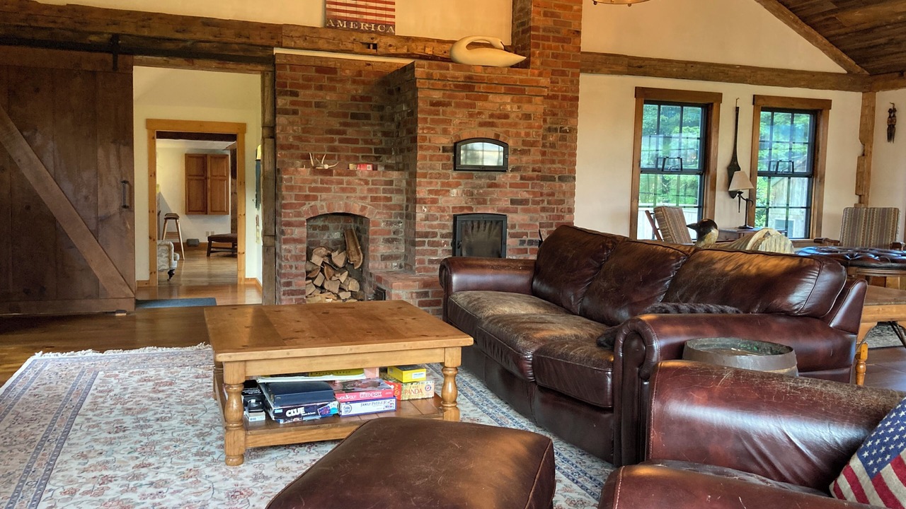 Photo of Livingroom in West Burke