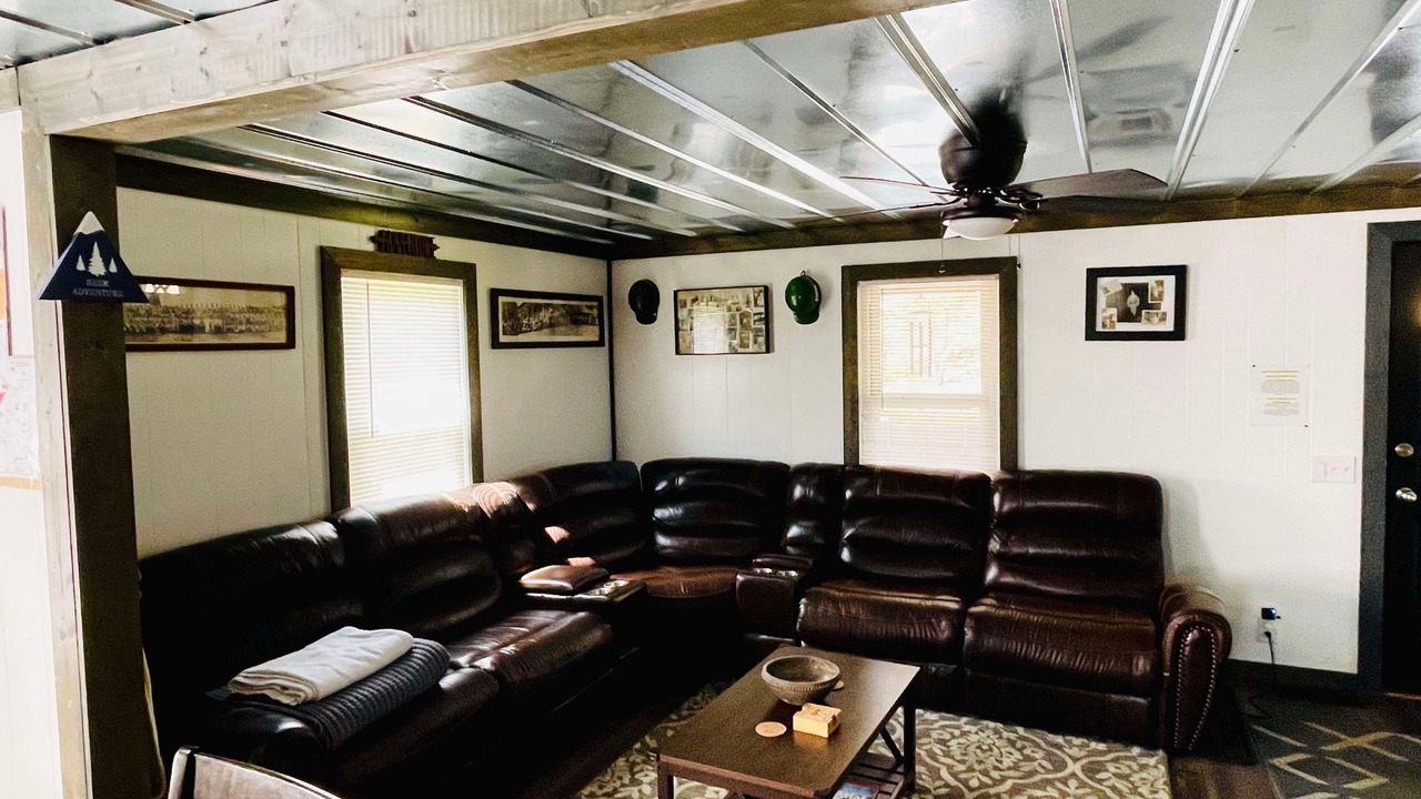 Photo of Livingroom in Bud