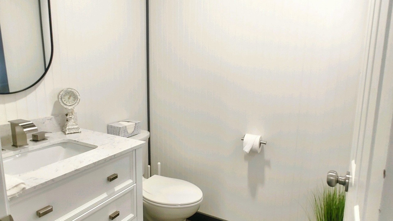 Photo of Bathroom in Bud