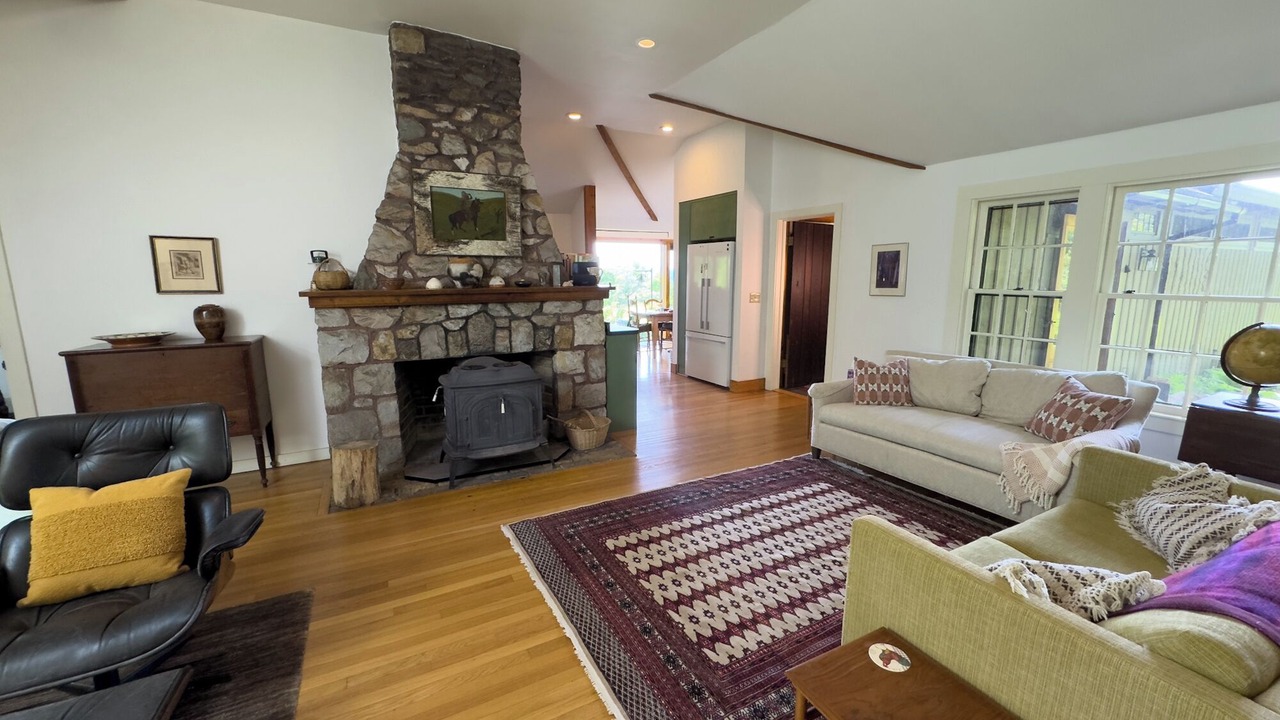 Photo of Livingroom in Shelburne