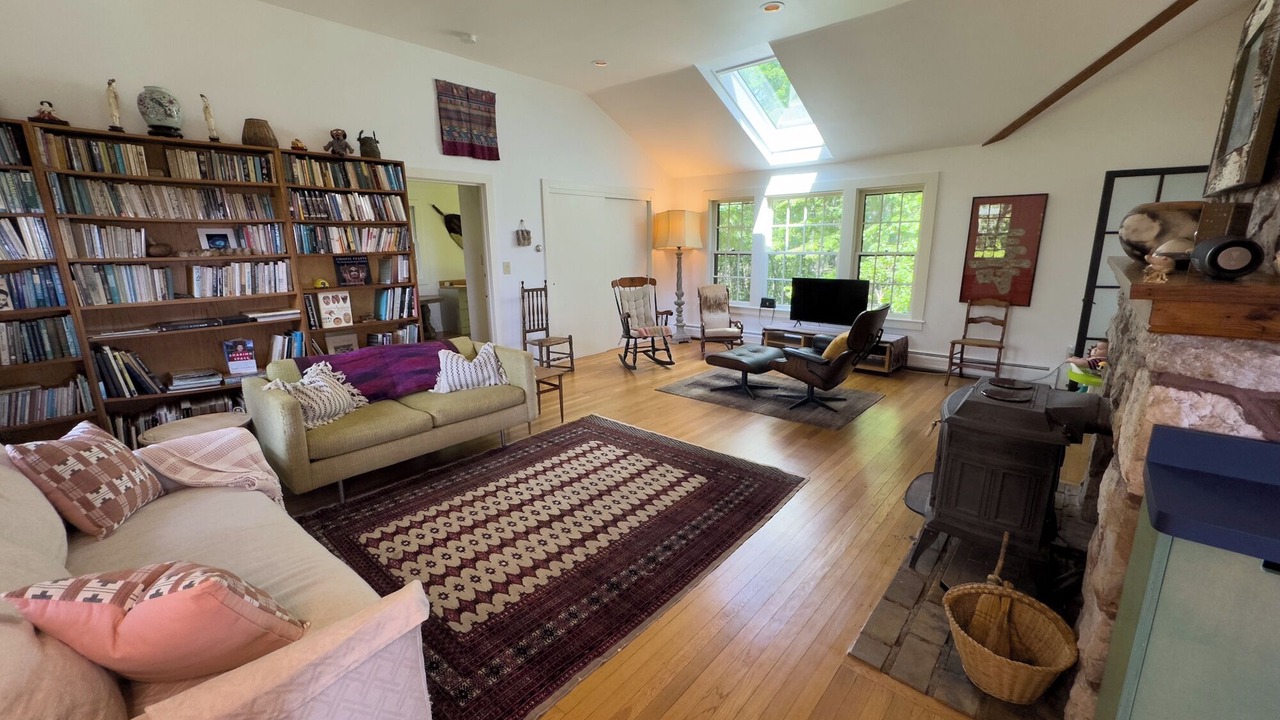Photo of Livingroom in Shelburne