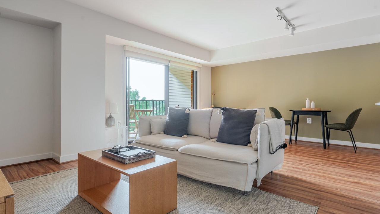 Photo of Livingroom in Court House