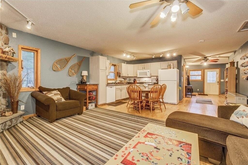 Photo of Livingroom in Pine City