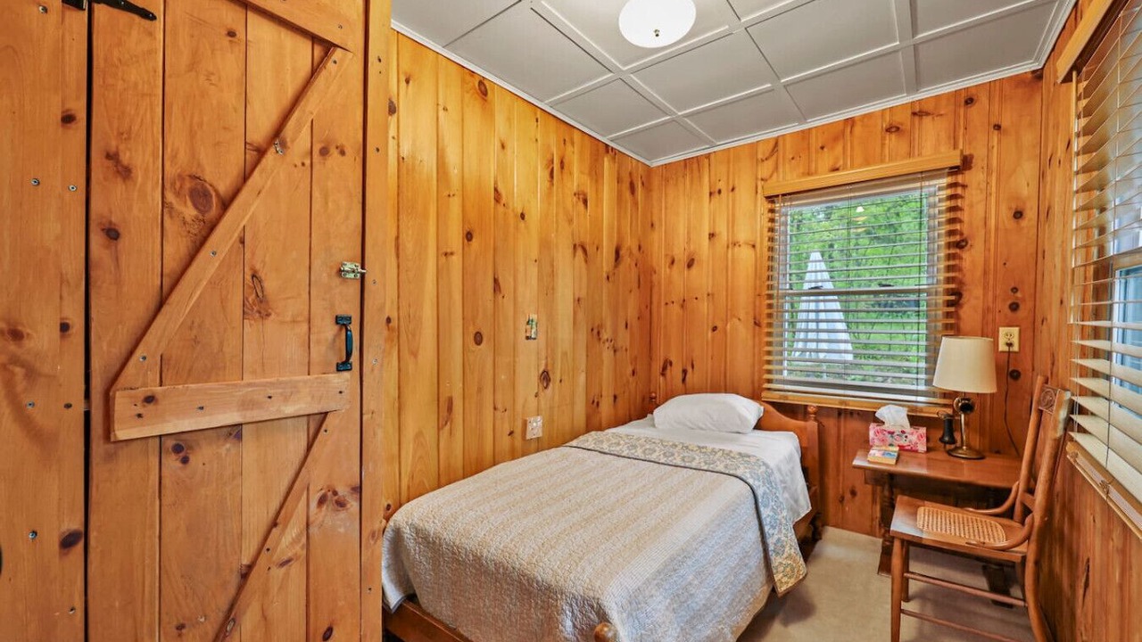 Photo of Bedroom in Lenox Dale