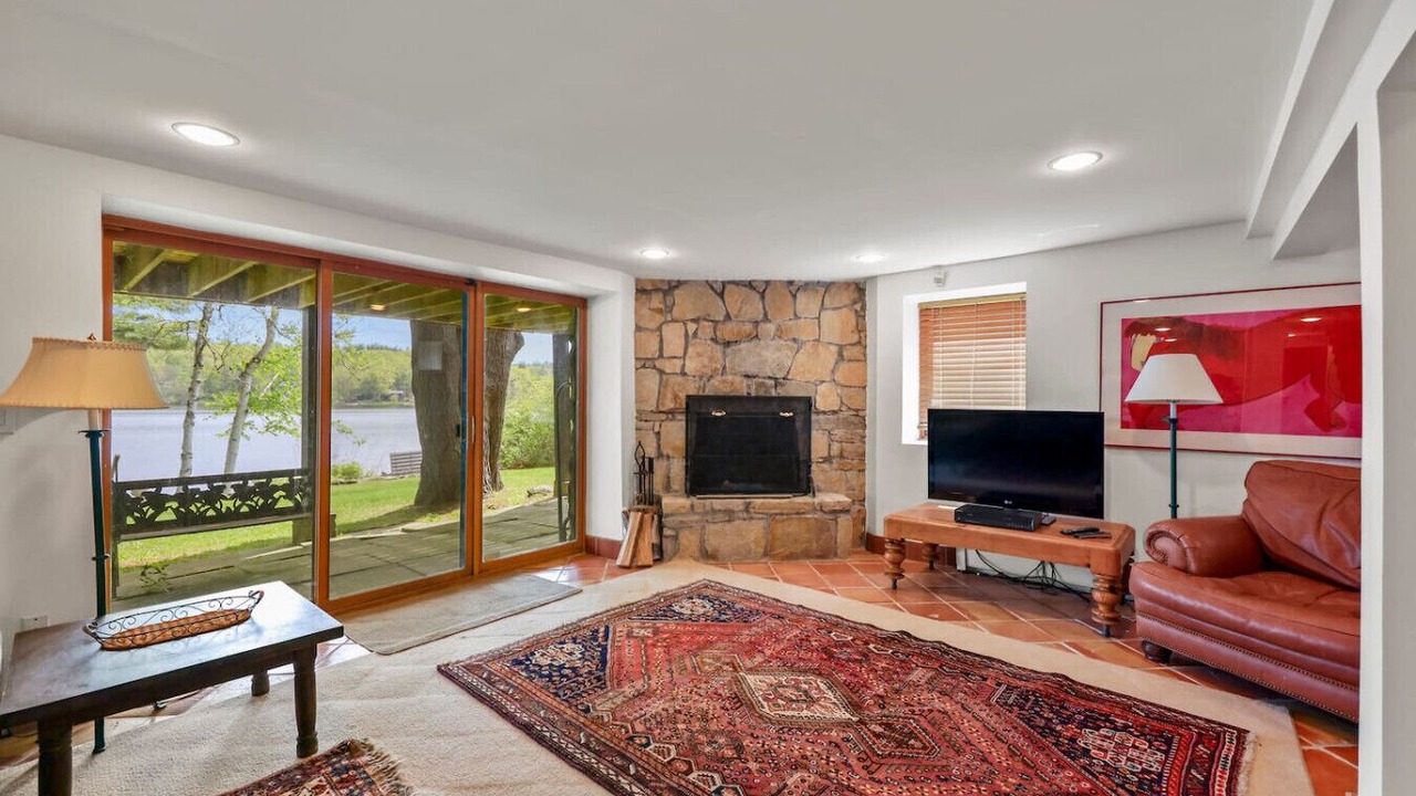 Photo of Livingroom in Tyringham