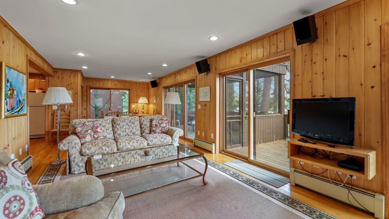 Photo of Livingroom in Tyringham