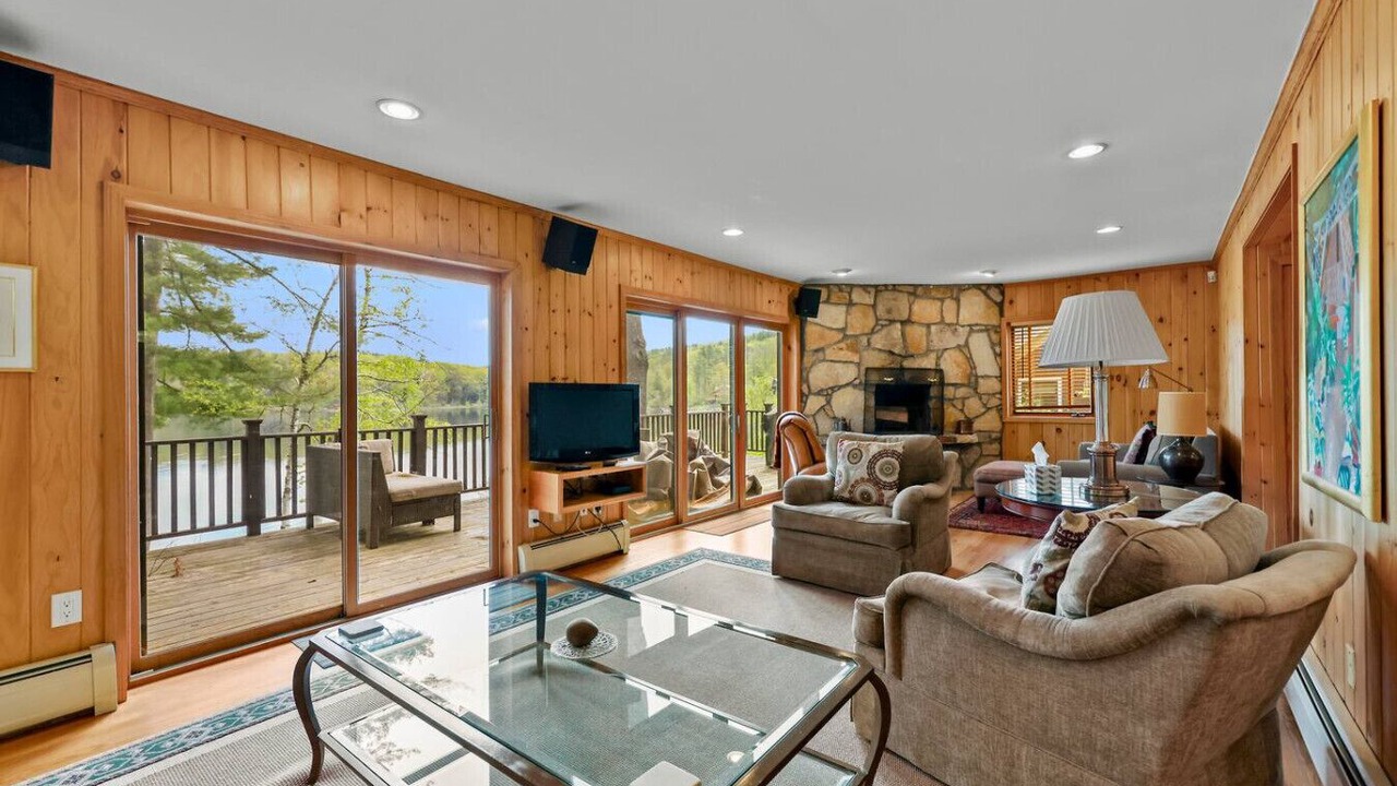 Photo of Livingroom in Tyringham