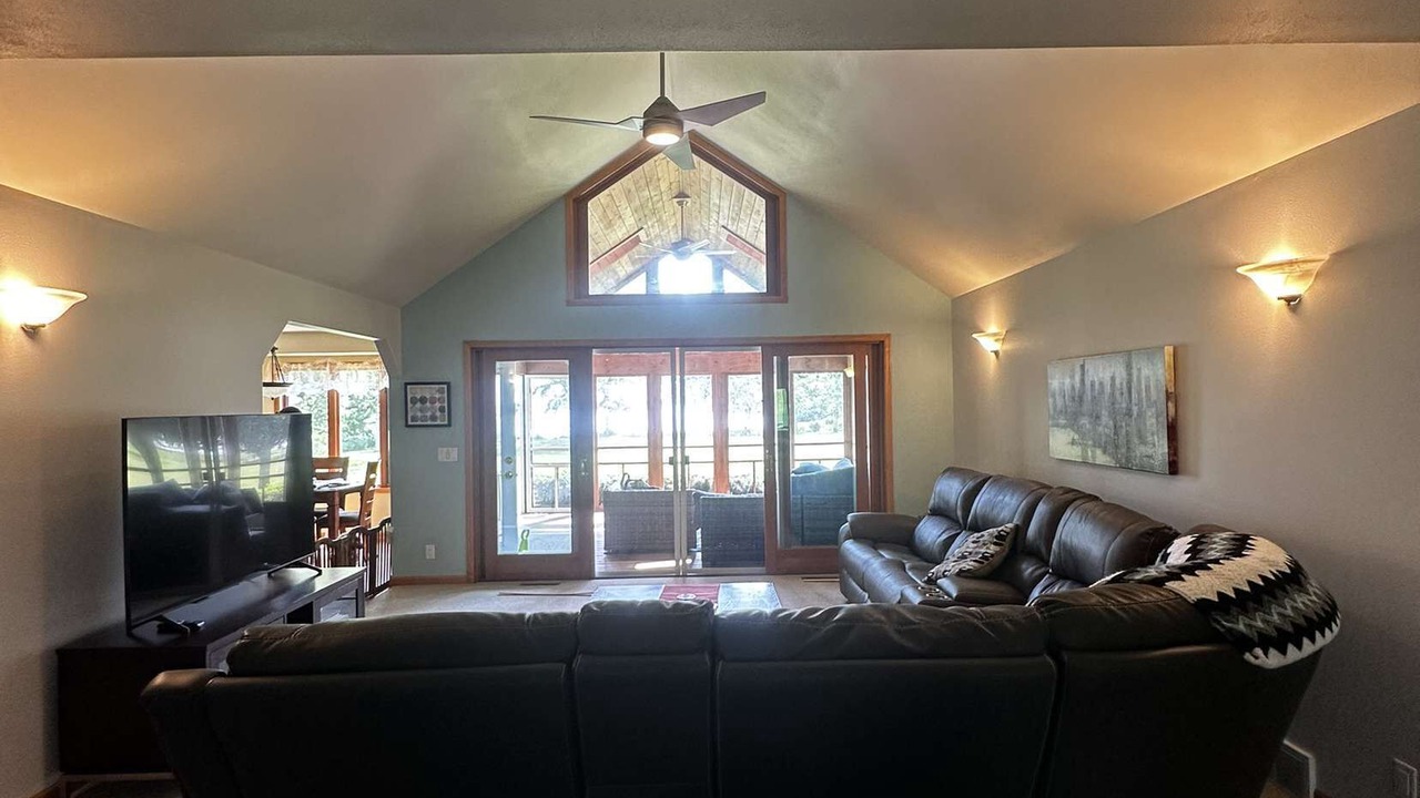 Photo of Livingroom in Van Dyne