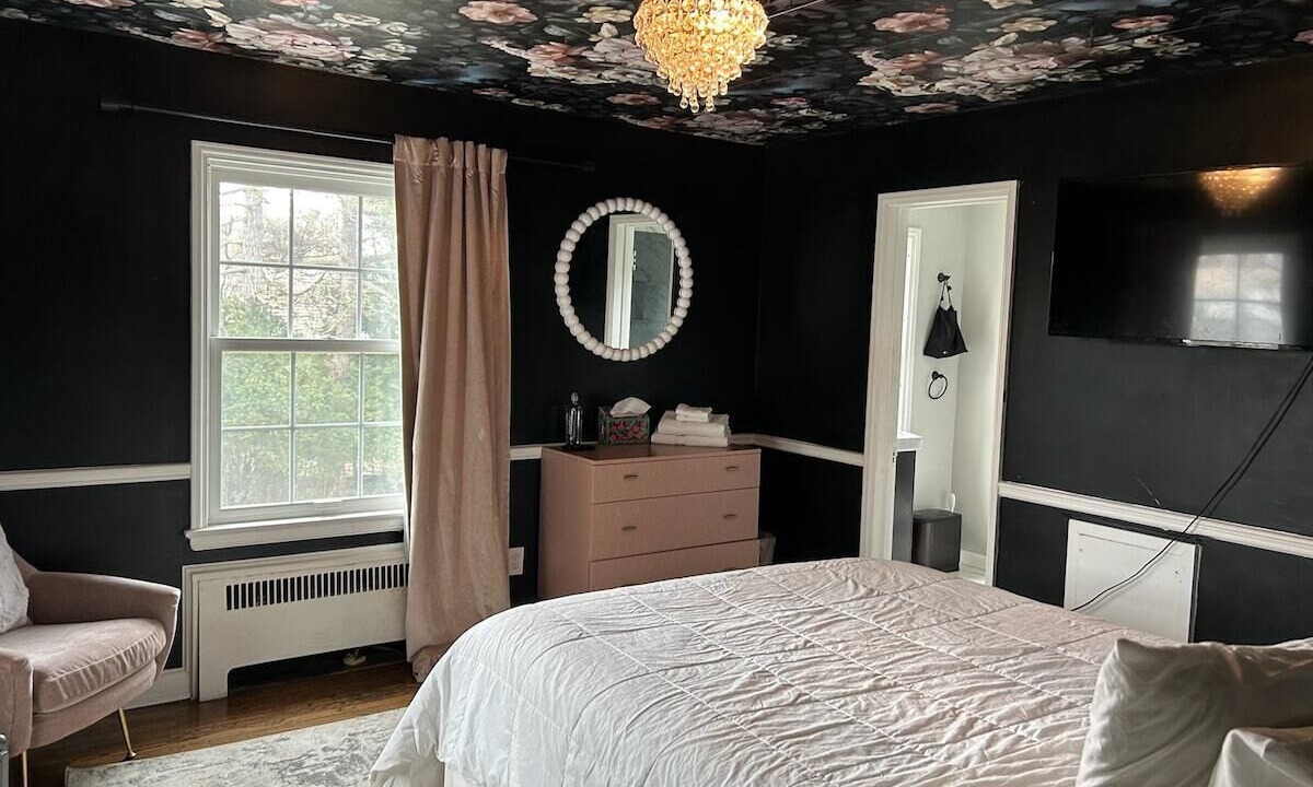 Photo of Bedroom in Beachwood