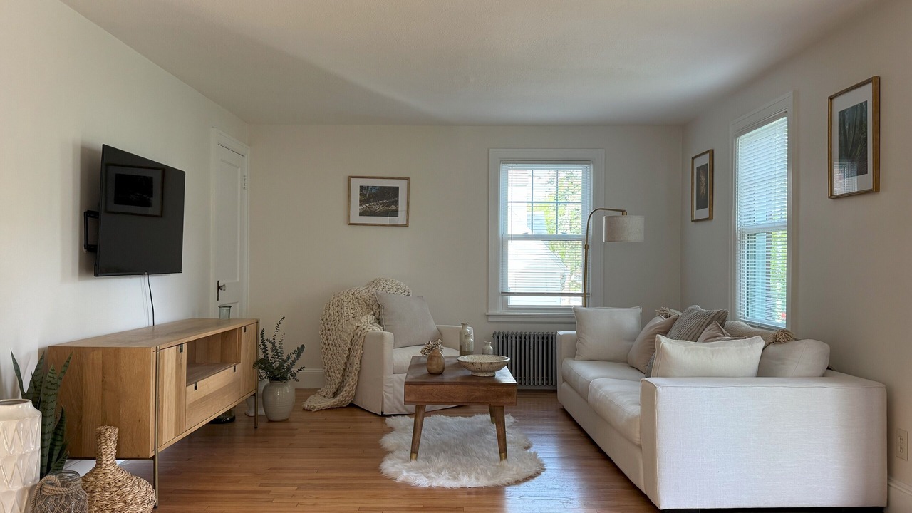 Photo of Livingroom in Holyoke