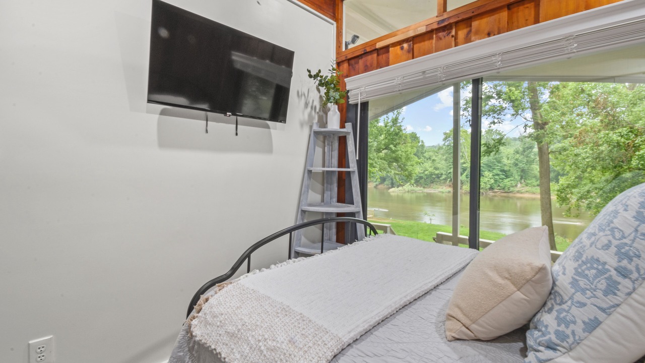 Photo of Bedroom in Bluemont
