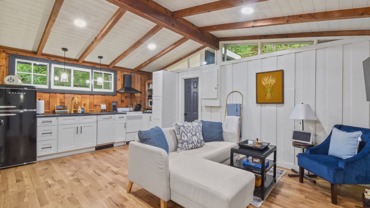 Photo of Livingroom in Bluemont