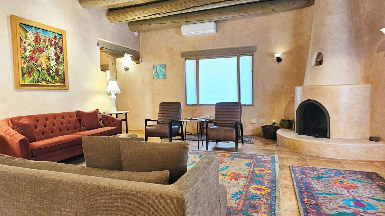 Photo of Livingroom in Taos