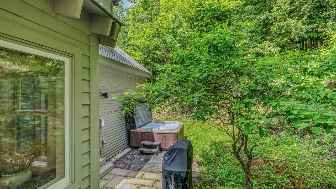 Photo of Patio Balcony in West Hartford