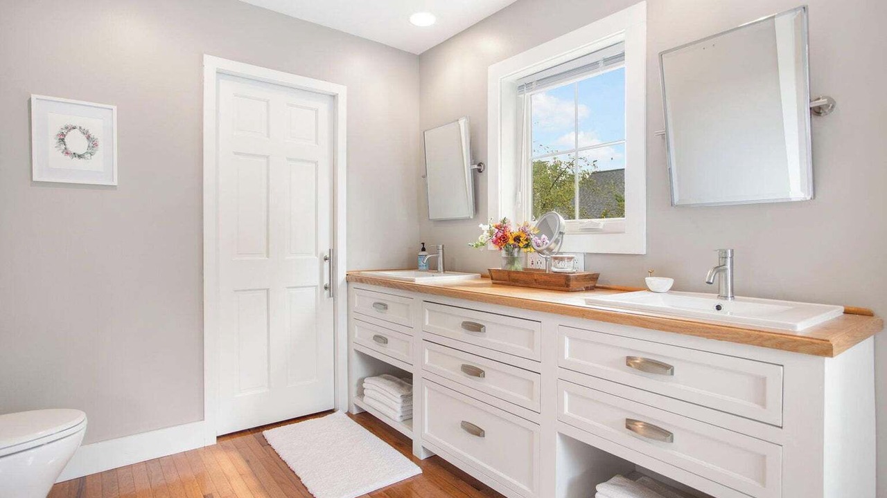 Photo of Bathroom in Miami Park