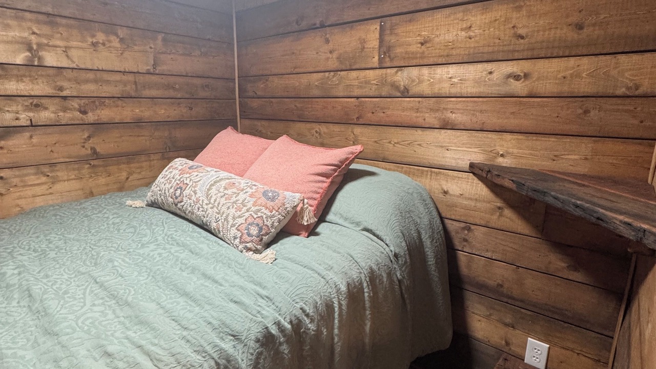 Photo of Bedroom in Glenville