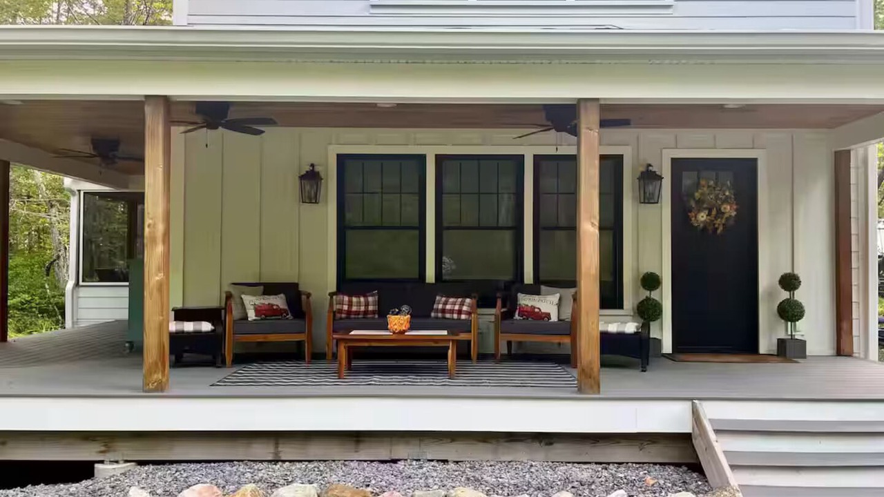 Photo of Patio Balcony in Huletts Landing