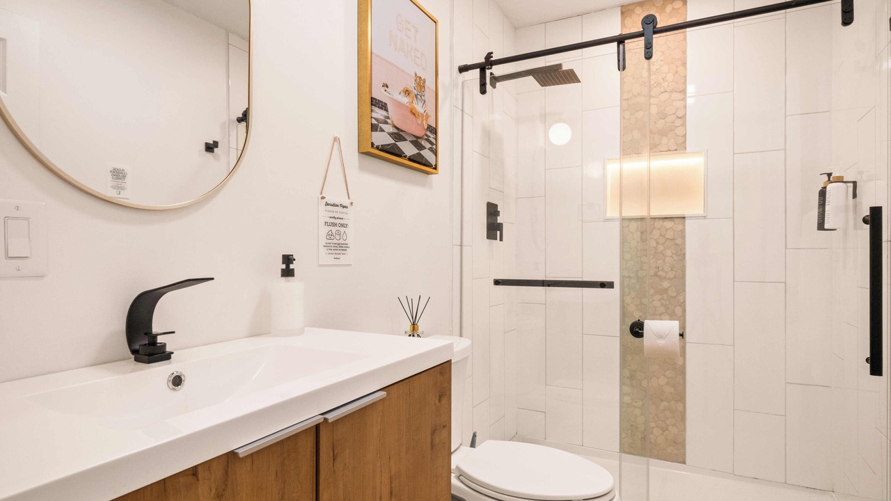 Photo of Bathroom in Deep Water