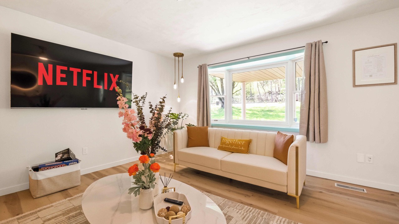 Photo of Livingroom in Deep Water