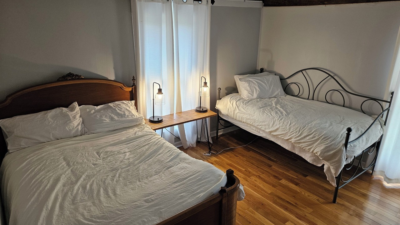 Photo of Bedroom in Court House